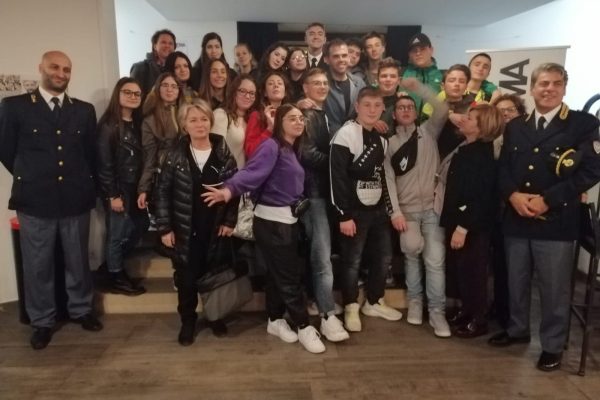 20191128_teatro_bari_bullismo_1